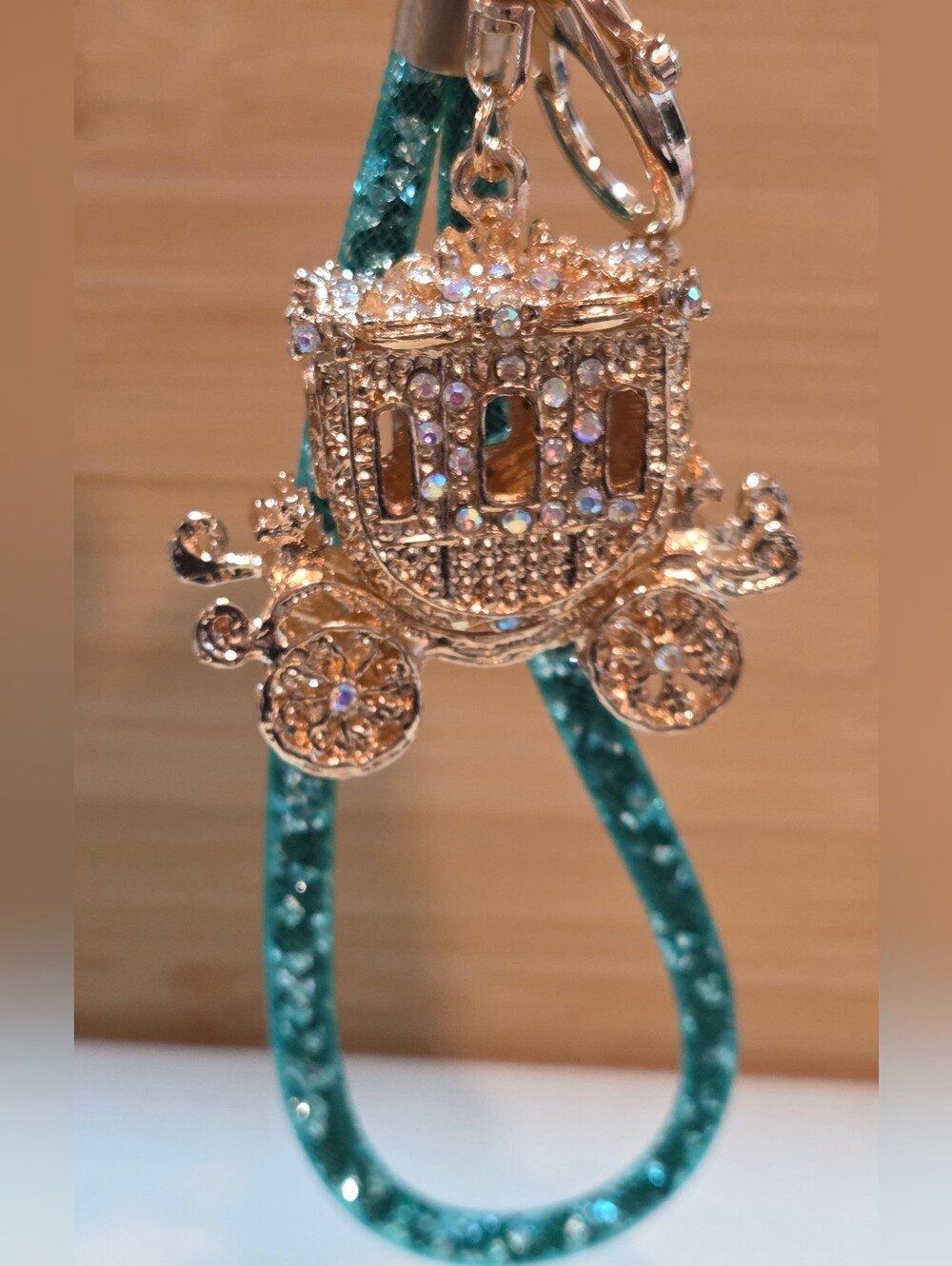 ✨ Luxury Rhinestone Cinderella Carriage Bag Charm & Keychain ✨ - Picture 13 of 16